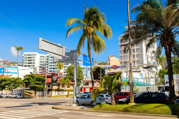 Acapulco, Meksika - 29 Ekim 2016: Meksika'nın Pasifik kıyısındaki Guerrero eyaletinde önemli bir liman olan Acapulco de Juarez'in mimarisi