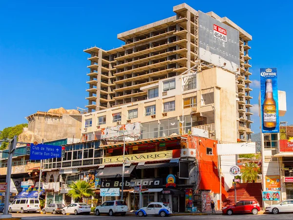 Acapulco, Meksika - 29 Ekim 2016: Meksika'nın Pasifik kıyısındaki Guerrero eyaletinde önemli bir liman olan Acapulco de Juarez'in mimarisi