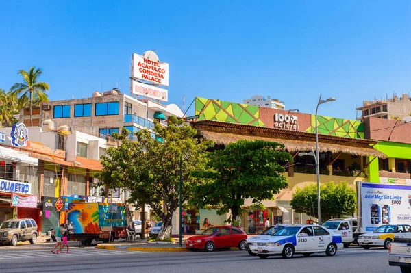 Acapulco, Meksika - 29 Ekim 2016: Meksika'nın Pasifik kıyısındaki Guerrero eyaletinde önemli bir liman olan Acapulco de Juarez'in mimarisi