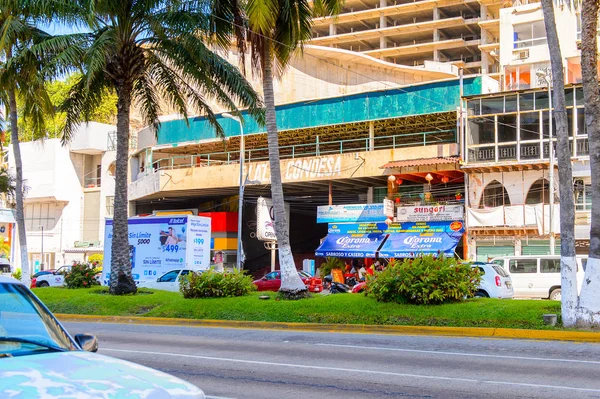 Acapulco, Meksika - 29 Ekim 2016: Meksika'nın Pasifik kıyısındaki Guerrero eyaletinde önemli bir liman olan Acapulco de Juarez'in mimarisi
