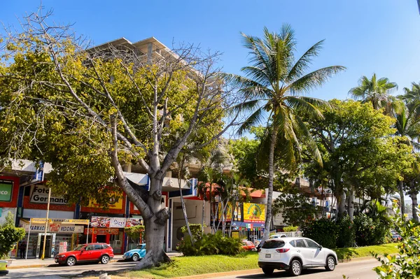 Acapulco, Meksika - 29 Ekim 2016: Meksika'nın Pasifik kıyısındaki Guerrero eyaletinde önemli bir liman olan Acapulco de Juarez'in mimarisi