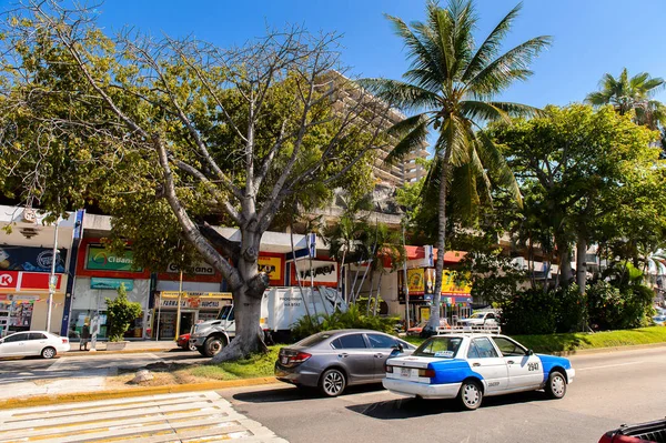 Acapulco, Meksika - 29 Ekim 2016: Meksika'nın Pasifik kıyısındaki Guerrero eyaletinde önemli bir liman olan Acapulco de Juarez'in mimarisi