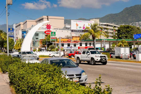 Acapulco, Meksika - 29 Ekim 2016: Meksika'nın Pasifik kıyısındaki Guerrero eyaletinde önemli bir liman olan Acapulco de Juarez'in mimarisi
