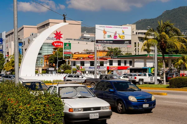Acapulco, Meksika - 29 Ekim 2016: Meksika'nın Pasifik kıyısındaki Guerrero eyaletinde önemli bir liman olan Acapulco de Juarez'in mimarisi