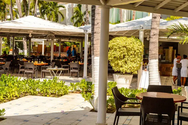 Acapulco, Meksika - 29 Ekim 2016: Hotel Elcano'nun Reastaurant'ı, Acapulco, Meksika. Av. Costera Miguel Aleman'da yer almaktadır.