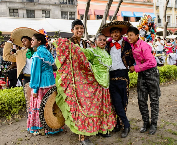 Puebla Mexique Oct 2016 Amis Mexicains Non Identifiés Costumes Nationaux — Photo