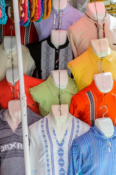 Oaxaca, Meksika- Eki 31, 2016: Pazar yeri (ana kare Zocalo Oaxaca) orijinal geleneksel Meksika hediyelik eşya ve giyim, turistler arasında popüler olan.