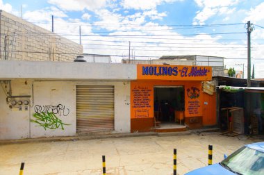 Oaxaca, Meksika - Eki 31, 2016: Oaxaca de Juarez, Meksika farklı renkli evler. Kasabanın adı Nahuatl adı Huaxyacac türetilmiştir