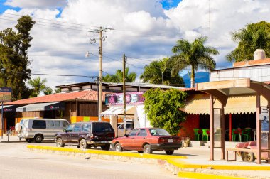 Santa Maria Del Tule, Meksika - 31 Ekim 2016: Santa Maria del Tule Mimarisi, Meksika, Valles Centrales bölgesi. Adı bulrush anlamına gelen Nahuatl kelime 'tül' geliyor