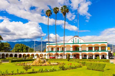 Santa Maria Del Tule, Meksika - 31 Ekim 2016: Santa Maria del Tule Belediye Binası, Meksika, Valles Centrales bölgesi. Adı bulrush anlamına gelen Nahuatl kelime 'tül' geliyor