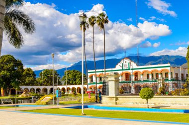 Santa Maria Del Tule, Meksika - 31 Ekim 2016: Santa Maria del Tule Belediye Binası, Meksika, Valles Centrales bölgesi. Adı bulrush anlamına gelen Nahuatl kelime 'tül' geliyor