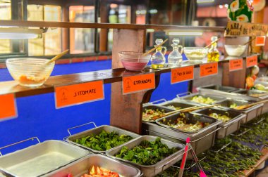 Oaxaca, Meksika - Kas 1, 2016: Oaxaca Restaurant La Choza del Chef sebze ve salata, ulusal Meksika yemekleri ile yer