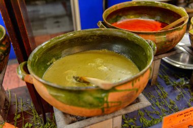 Oaxaca, Meksika - Kas 1, 2016: Restoran La Choza del Chef Oaxaca, ulusal Meksika yemekleri ile yer yerel çorbalar