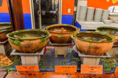 Oaxaca, Meksika - Kas 1, 2016: Restoran La Choza del Chef Oaxaca, ulusal Meksika yemekleri ile yer yerel çorbalar