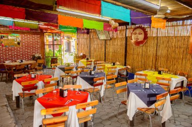 Oaxaca, Meksika - Kas 1, 2016: Restoran La Choza del Chef Oaxaca, ulusal Meksika yemekleri ile yer Tablolar