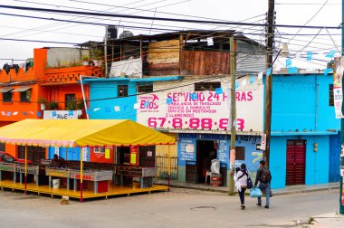 San Cristobal De Las Casas, Meksika - 1 Kasım 2016: San Cristobal de las Casas'ın renkli mimarisi, Chiapas eyaletinin Orta Dağlık bölgesinde yer alan şehir, Meksika