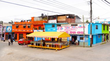 San Cristobal De Las Casas, Meksika - 1 Kasım 2016: San Cristobal de las Casas'ın renkli mimarisi, Chiapas eyaletinin Orta Dağlık bölgesinde yer alan şehir, Meksika