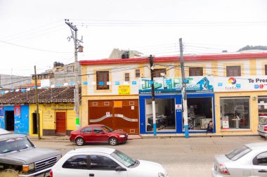 San Cristobal De Las Casas, Meksika - 1 Kasım 2016: San Cristobal de las Casas'ın renkli mimarisi, Chiapas eyaletinin Orta Dağlık bölgesinde yer alan şehir, Meksika