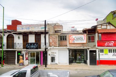 San Cristobal De Las Casas, Meksika - 1 Kasım 2016: San Cristobal de las Casas'ın renkli mimarisi, Chiapas eyaletinin Orta Dağlık bölgesinde yer alan şehir, Meksika