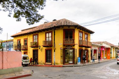 San Cristobal De Las Casas, Meksika - 1 Kasım 2016: San Cristobal de las Casas'ın renkli mimarisi, Chiapas eyaletinin Orta Dağlık bölgesinde yer alan şehir, Meksika