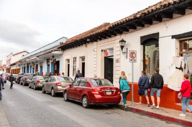 San Cristobal De Las Casas, Meksika - 1 Kasım 2016: Chiapas eyaletinin Orta Dağlık bölgesinde yer alan San Cristobal de las Casas'ın sokak ve mimarisi