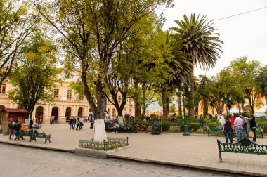 San Cristobal De Las Casas, Meksika - 1 Kasım 2016: San Cristobal de las Casas'ın ana meydanının (Zocalo) mimarisi, Chiapas eyaletinin Orta Dağlık bölgesinde yer alan kasaba, Meksika