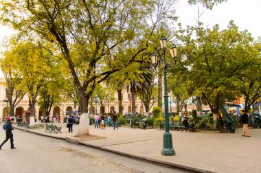 San Cristobal De Las Casas, Meksika - 1 Kasım 2016: San Cristobal de las Casas'ın ana meydanının (Zocalo) mimarisi, Chiapas eyaletinin Orta Dağlık bölgesinde yer alan kasaba, Meksika