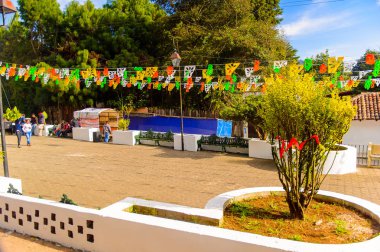 San Cristobal De Las Casas, Meksika - 1 Kasım 2016: San Cristobal de las Casas'ın tipik caddesi, Chiapas eyaletinin Orta Dağlık bölgesinde yer alan şehir, Meksika