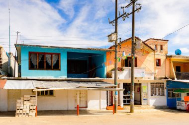 Zinacantan, Meksika - 2 Kasım 2016: Zinacantan'da gün ortası, Chiapas eyaleti, Meksika. Kasaba yerli Tzotzil Maya insanlar tarafından iskan edilir