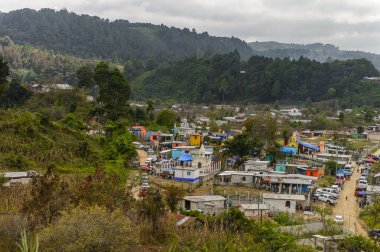 Chiapas, Meksika - Kas 2, 2016: Meksika Chiapas eyaletinde maya köylerinden biri. Burada maya kökenli gerçek insanlar canlı