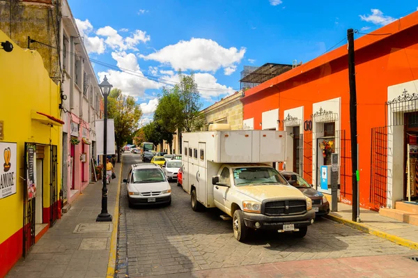 Oaxaca Mexiko Oct 2016 Små Färgglada Hus Den Typiska Gatan — Stockfoto