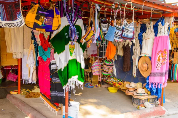 Tule Mexico Oct 2016 Mercado Con Los Souvenirs Ropa Mexicana — Foto de Stock