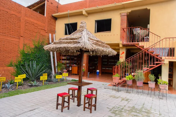 Oaxaca, Meksika - Eki 31, 2016: Mezcal Kumaş El Rey de Matatlan (Oaxaca yakın, Meksika), agav her türlü bir distile alkollü içecek üreten denilen, Meksika kökenli bitki.