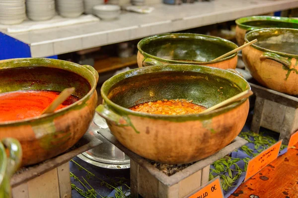 Oaxaca, Meksika - Kas 1, 2016: Restoran La Choza del Chef Oaxaca, ulusal Meksika yemekleri ile yer yerel çorbalar