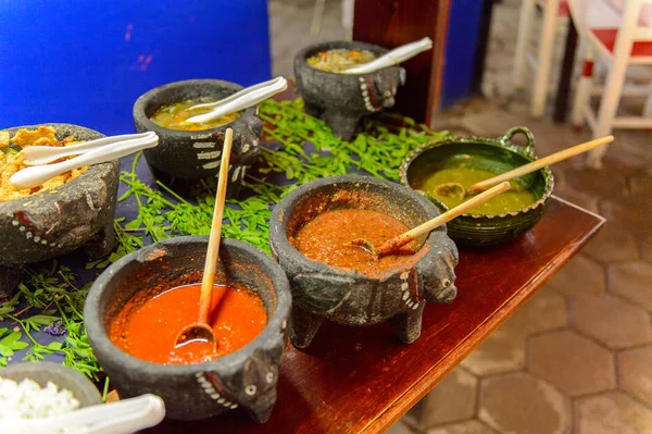 Oaxaca, Meksika - Kas 1, 2016: Ingridients Restoran La Choza del Chef Oaxaca, ulusal Meksika yemekleri ile yer