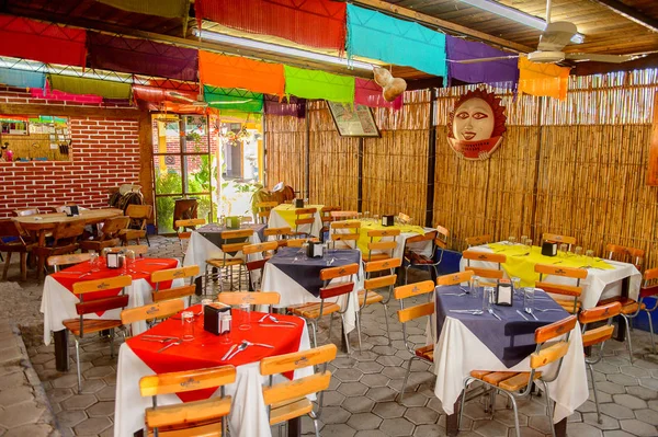 Oaxaca, Meksika - Kas 1, 2016: Restoran La Choza del Chef Oaxaca, ulusal Meksika yemekleri ile yer Tablolar