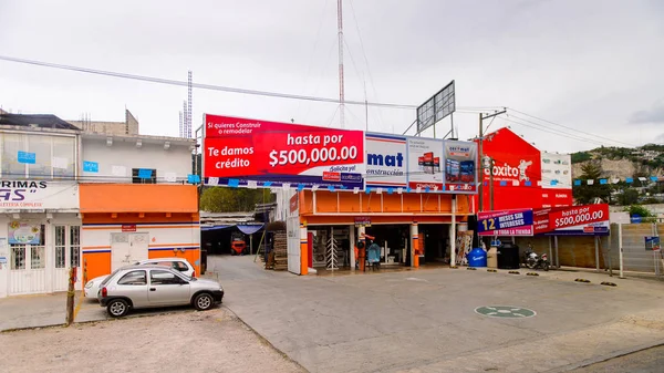 San Cristobal De Las Casas, Meksika - 1 Kasım 2016: San Cristobal de las Casas'ta Boxito mağazası, Chiapas eyaletinin Orta Dağlık bölgesinde yer alan kasaba, Meksika