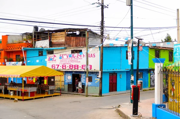 San Cristobal De Las Casas, Meksika - 1 Kasım 2016: San Cristobal de las Casas'ın renkli mimarisi, Chiapas eyaletinin Orta Dağlık bölgesinde yer alan şehir, Meksika
