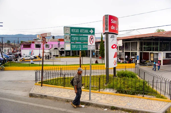 San Cristobal De Las Casas, Meksika - 1 Kasım 2016: San Cristobal de las Casas'ın mimarisi, Chiapas eyaletinin Orta Dağlık bölgesinde yer alan şehir, Meksika