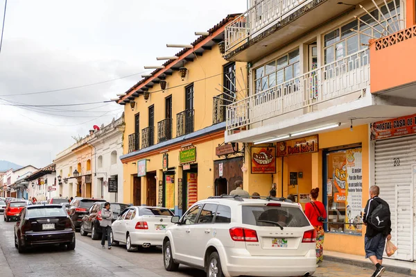 クリストバル カサス メキシコ 2016年11月1日 クリストバル カサスの通りと建築 メキシコ チアパス州のセントラル ハイランド地域に位置する町 — ストック写真