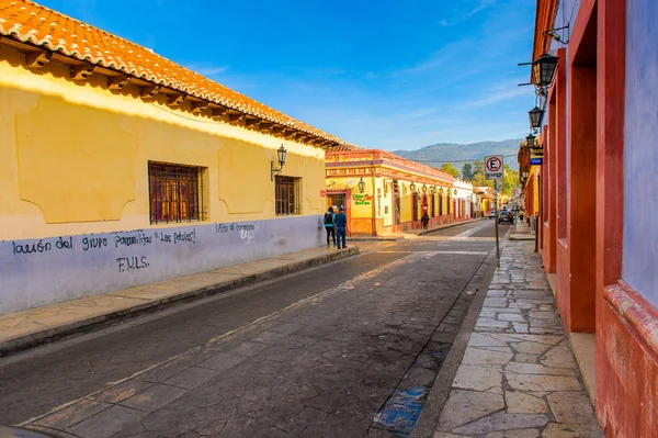San Cristobal De Las Casas, Meksika - 1 Kasım 2016: San Cristobal de las Casas'ın mimarisi, Chiapas eyaletinin Orta Dağlık bölgesinde yer alan şehir, Meksika