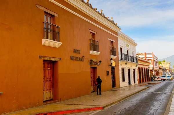 San Cristobal De Las Casas, Meksika - 1 Kasım 2016: San Cristobal de las Casas'ın renkli mimarisi, Chiapas eyaletinin Orta Dağlık bölgesinde yer alan şehir, Meksika