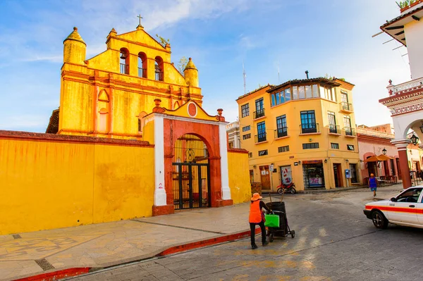 クリストバル カサス メキシコ 2016年11月1日 メキシコ チアパス州のセントラル ハイランド地域に位置するサン クリストバル カサスのカトリック教会 — ストック写真