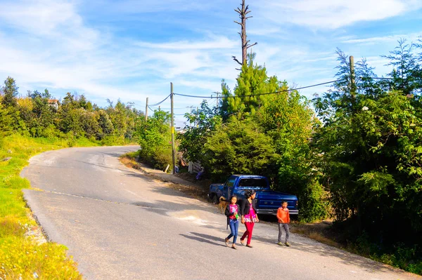 San Juan Chamula Mexiko Nov 2016 Människor Går Nära San — Stockfoto