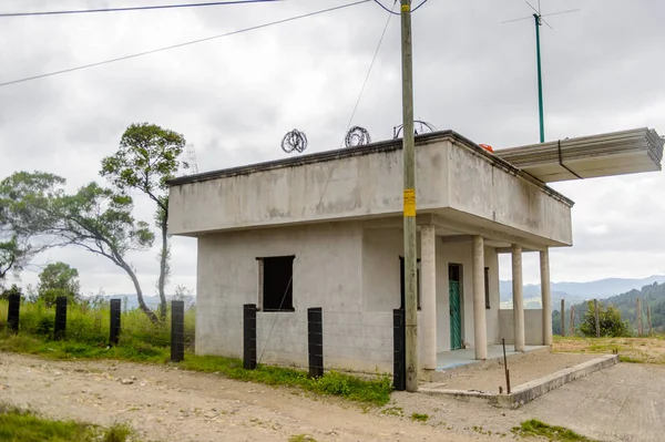 Chiapas, Meksika - Kas 2, 2016: Meksika Chiapas eyaletinde maya köylerinden biri. Burada maya kökenli gerçek insanlar canlı