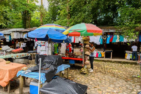 Palenque Mexico Nov 2016 Mercado Con Los Souvenirs Ropa Mexicana — Foto de Stock