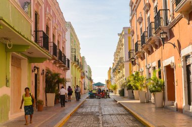 Palenque, Meksika - 4 Kasım 2016: Palenque, Meksika'nın mimarisi. Chiapas eyaletinin en fakir şehridir..