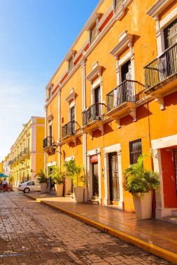 Palenque, Meksika - 4 Kasım 2016: Palenque, Meksika'nın mimarisi. Chiapas eyaletinin en fakir şehridir..