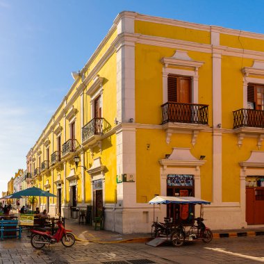 Palenque, Meksika - 4 Kasım 2016: Palenque, Meksika'nın mimarisi. Chiapas eyaletinin en fakir şehridir..