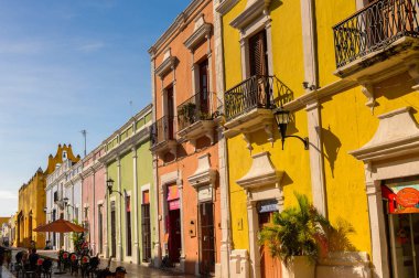 Palenque, Meksika - 4 Kasım 2016: Palenque, Meksika'nın mimarisi. Chiapas eyaletinin en fakir şehridir..